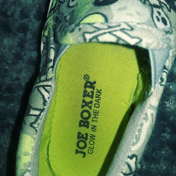 Joe Boxer glow in the dark slip on sneakers - Picture 4 of 5